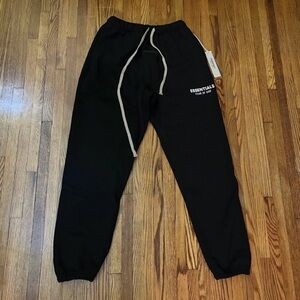 FEAR OF GOD ESSENTIALS FW24 BLACK CUFFED SWEATPANTS